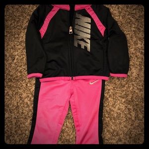 Adorable nike set!! 12 months ❤️